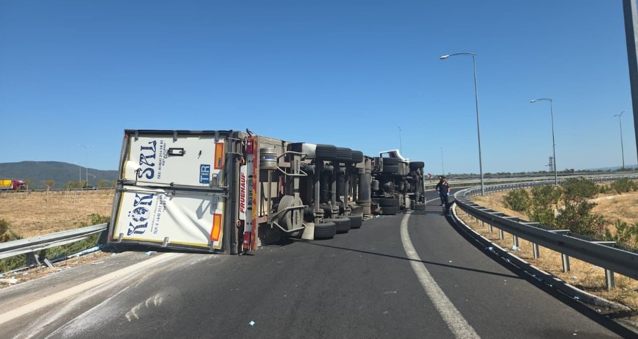 cay yuklu tir devrildi 1 yarali n7HaQu1F