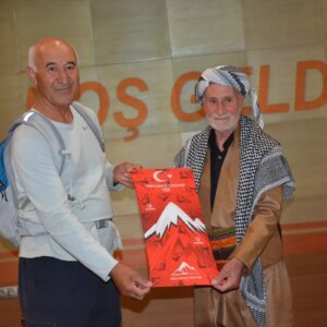 hakkaride buz tirmanisi kampi duzenleniyor e1iRwkuX