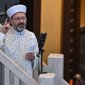 medeni kanuna aykiri cuma hutbesine chpli gulizar bicer karacadan sert tepki erdogan ve erbasin diyaneti zAta6HwR