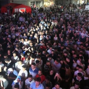 sevcan orhan bitliste konser verdi EKmaDqt1