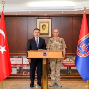 vali sozer jandarma komutani aslani ziyaret etti Ul8aPa8B
