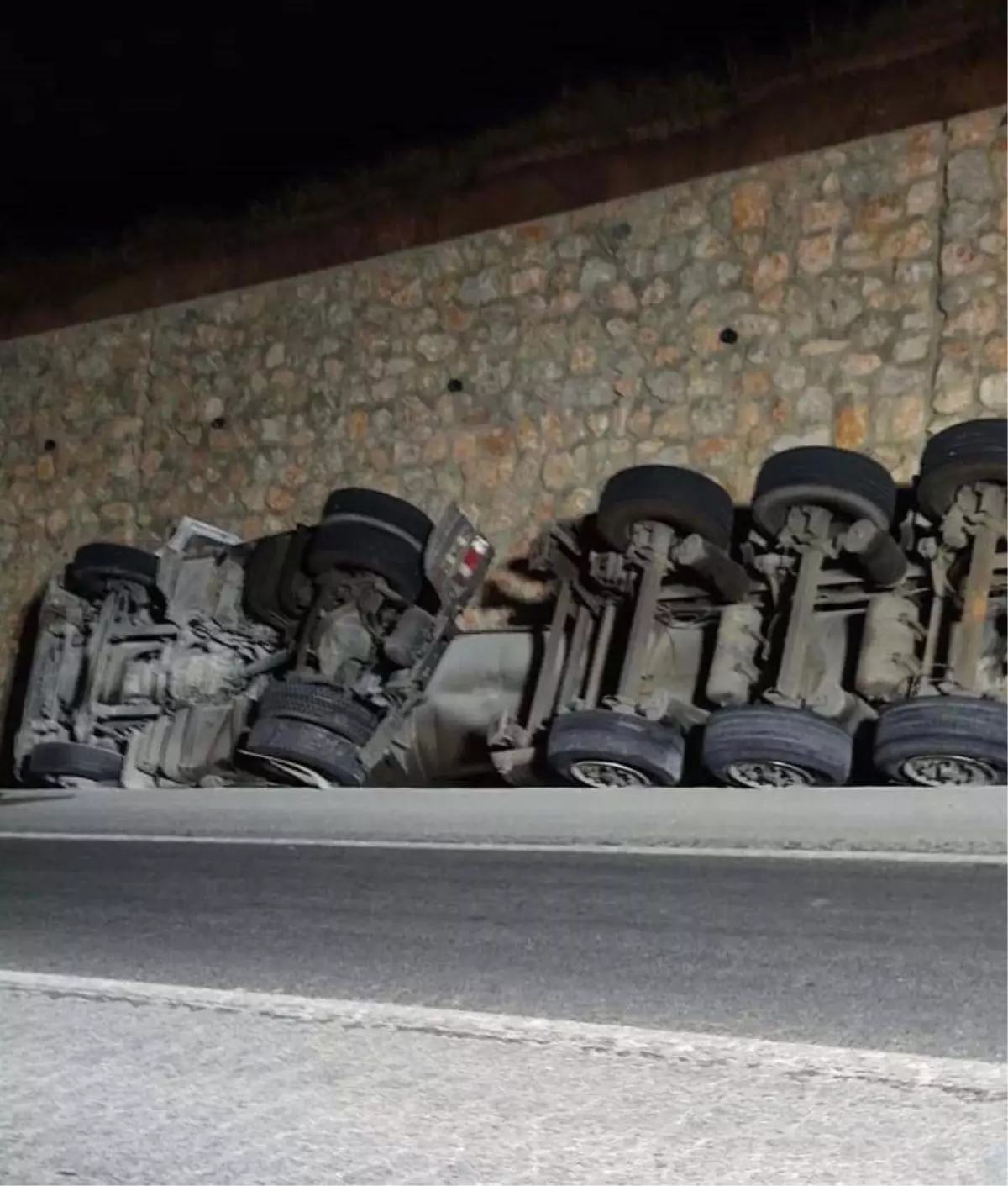 emette asit yuklu tanker devrildi jPAlKDVi