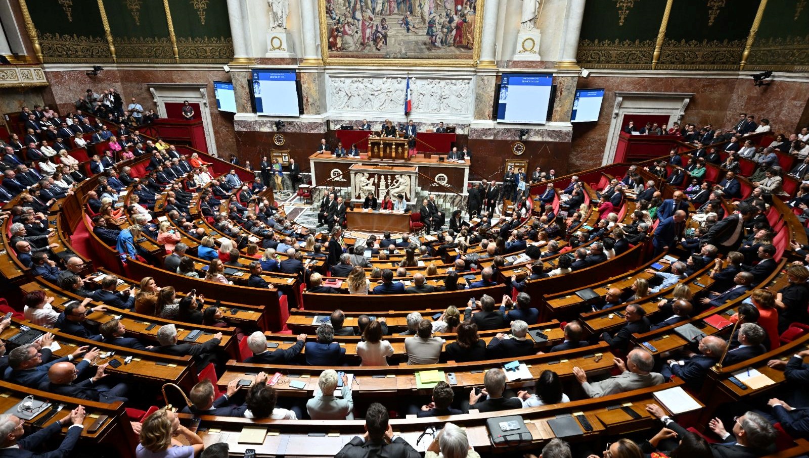 fransada guvenoyu alamayan basbakan bayrounun hukumeti dustu 3WQxpAt5