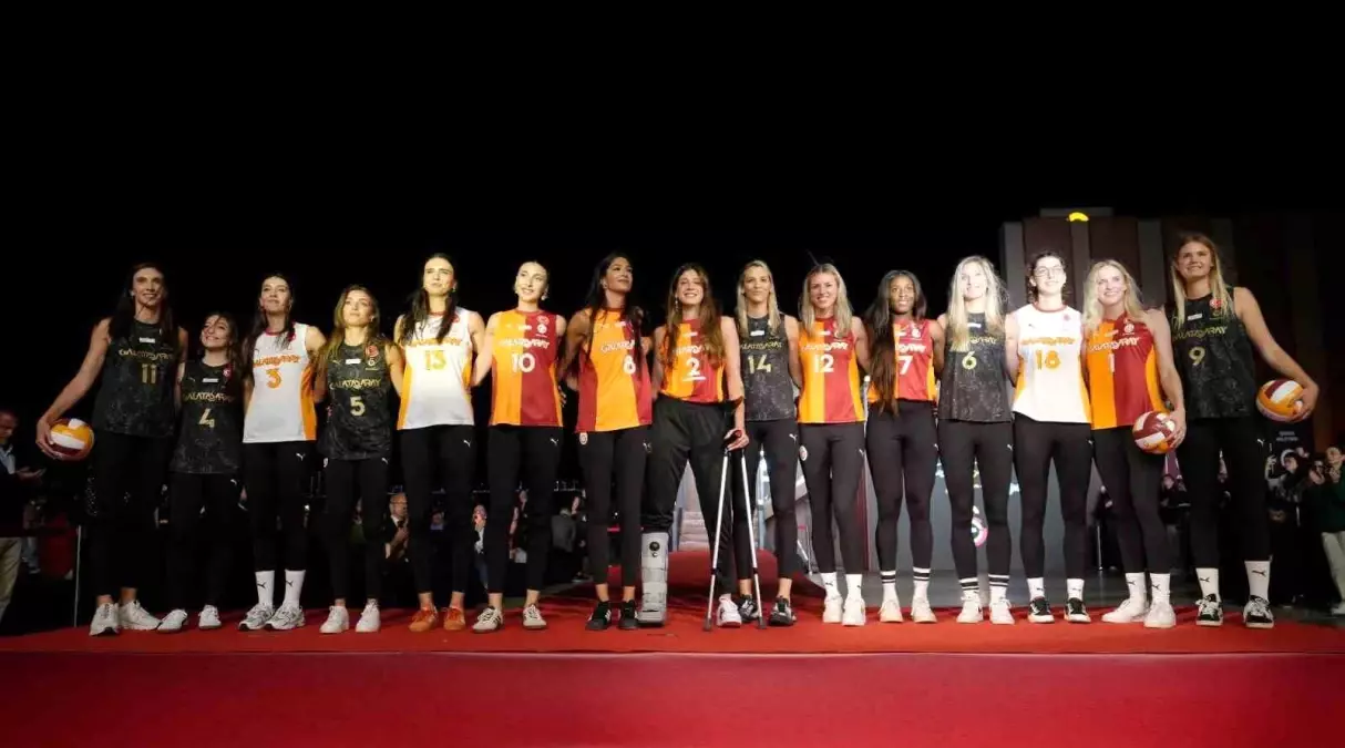 galatasarayda yeni sezon forma lansmani U7ytJKjg