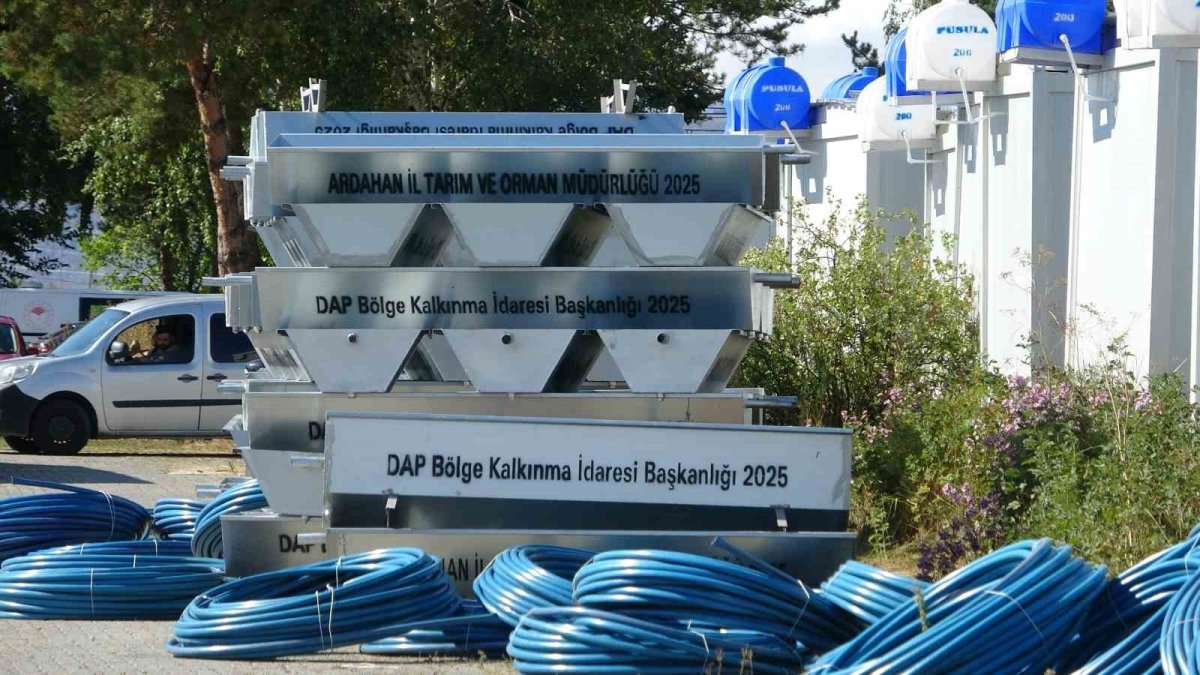 hayvanciligin gelismesi icin cobanlara seyyar ev dagitimi yapildi Zp6HA1hQ