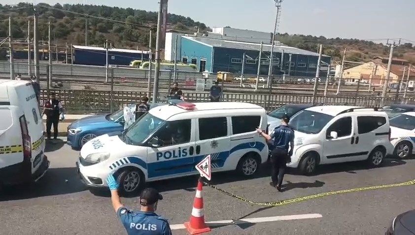 kucukcekmecede park halindeki aracta ceset bulundu LK9Pqjc3