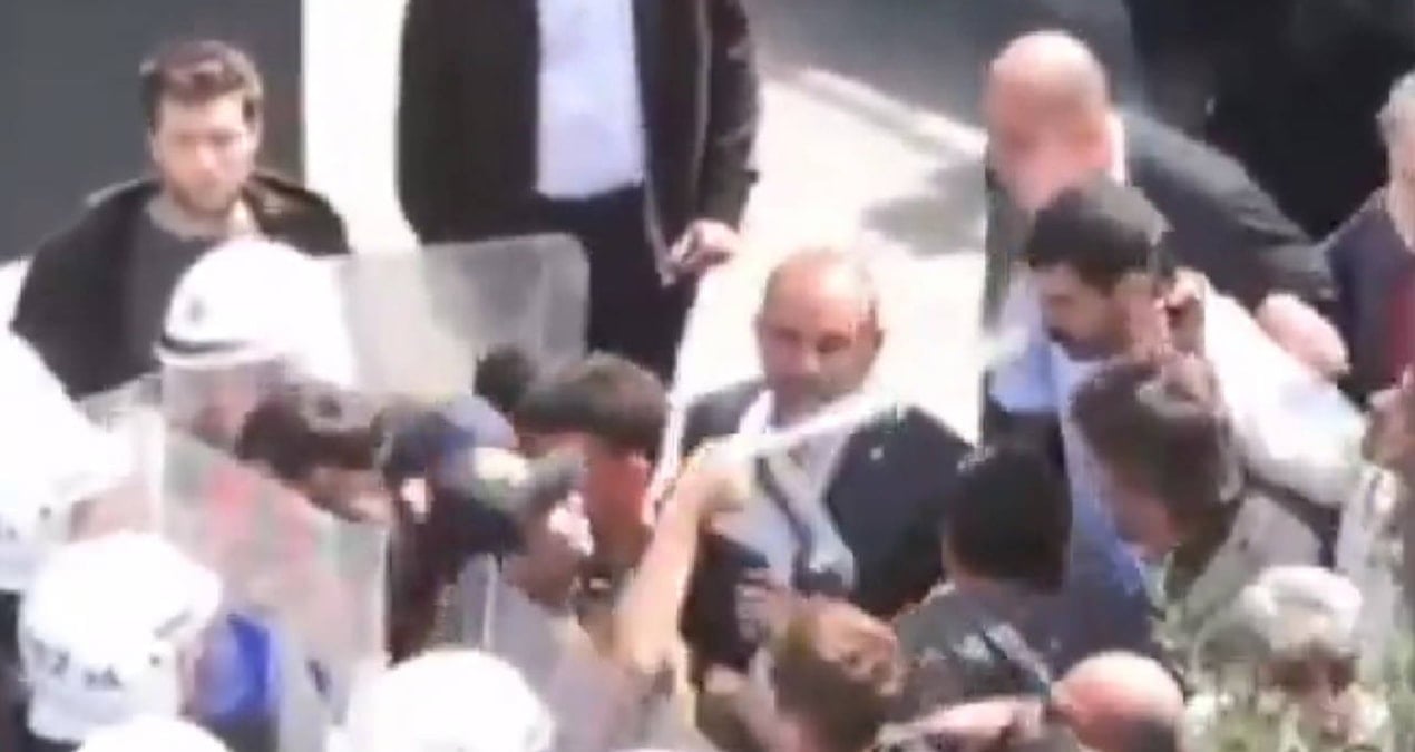 polis chpli milletvekiline yakin mesafeden gaz sikti goruntuler ortaya cikti A7i1YXkx