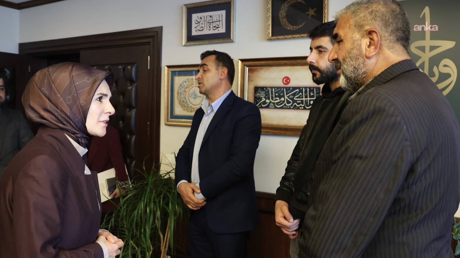 aile ve sosyal hizmetler bakani goktas rojin kabaisin babasi ile gorustu sureci hassasiyetle takip ediyoruz nbGMTOzp.jpg