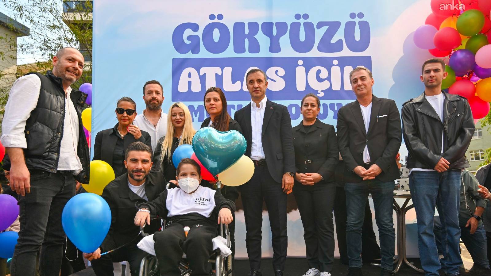 besiktasta kucuk atlas icin umut dolu gun losemiyi 2nci kez yenen atlas icin balonlar gokyuzune birakildi Tf4mmtZC