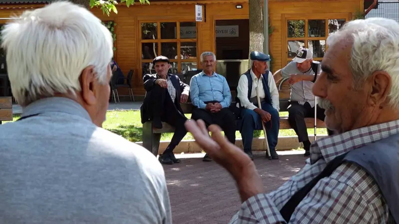 dusuk emekli ayligi ve hayat pahaliligi yasli yurttaslari iskura yoneltiyor jFk36ljW.jpg