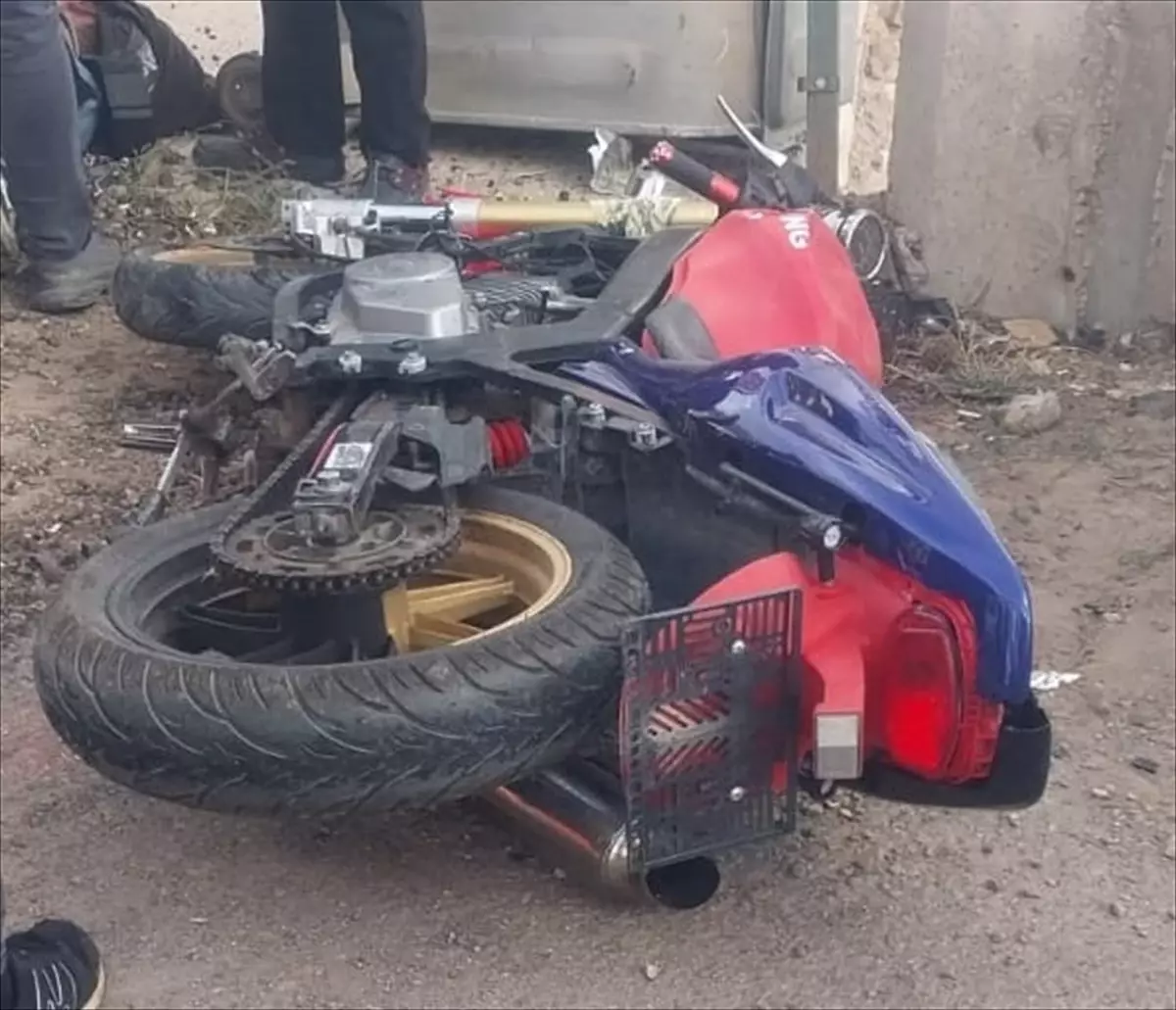 motosiklet kazasinda surucu agir yaralandi sg6zSaim