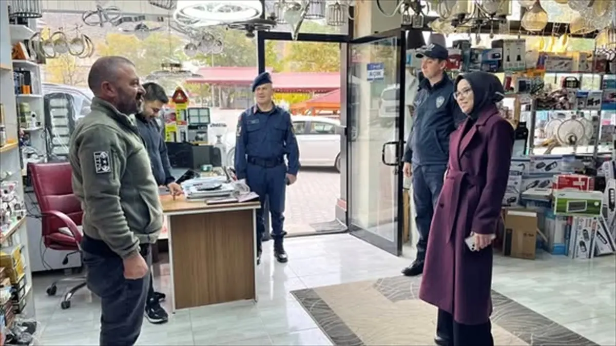 kaymakam yucel esnafi ziyaret etti 2jBEjqbM.jpg