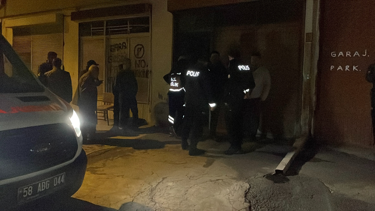 sivasta garaja inen kadin esinin cansiz bedeniyle karsilasti NvpbnwE8.jpg