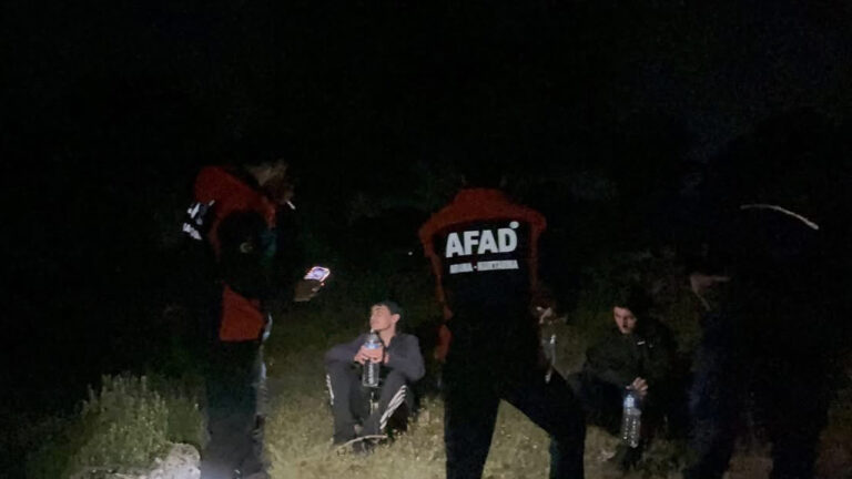 izmirde-daglik-alanda-mahsur-kalan-cocuklar-kurtarildi-qJFFSkUT