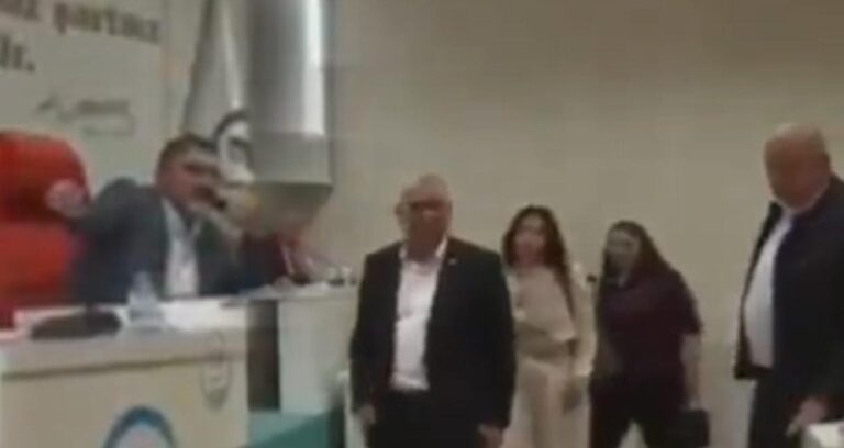 chpden-akpye-gecen-belediye-baskanindan-tepki-ceken-sozler-51wPvTZm