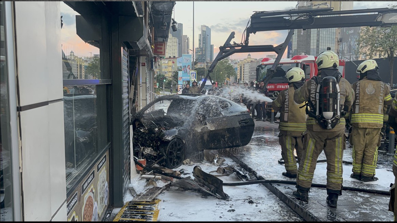 Şişli’de Kontrolden Çıkan Araç Yangına Sebep Oldu: 2 Yaralı
